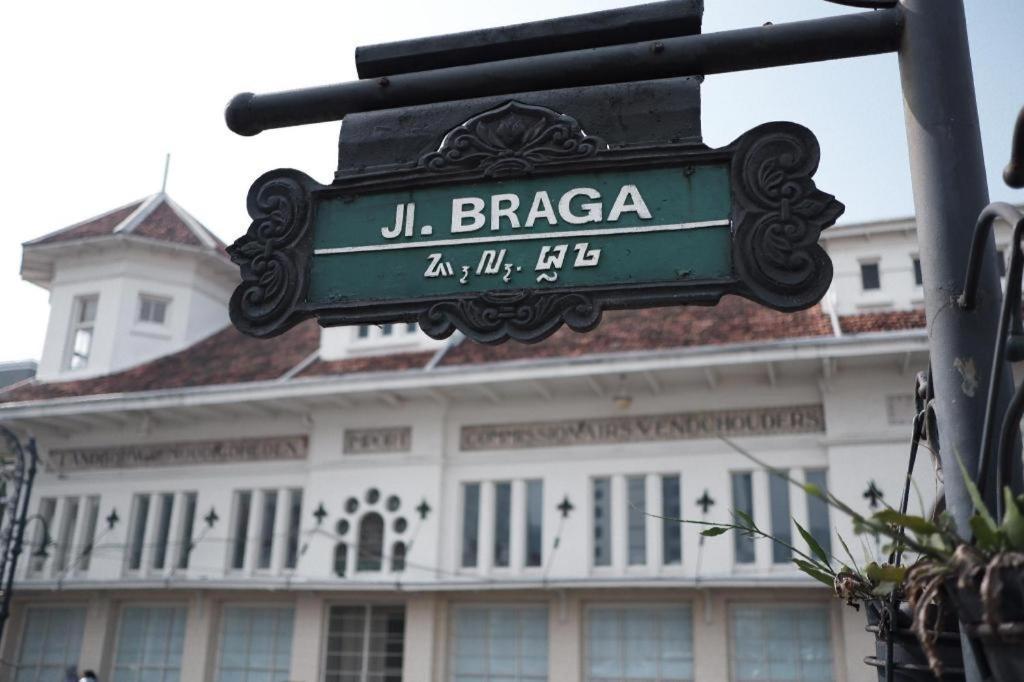 Hotel Tibera Taman Cibeunying Bandung Buitenkant foto