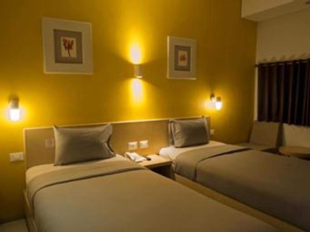 Hotel Tibera Taman Cibeunying Bandung Buitenkant foto