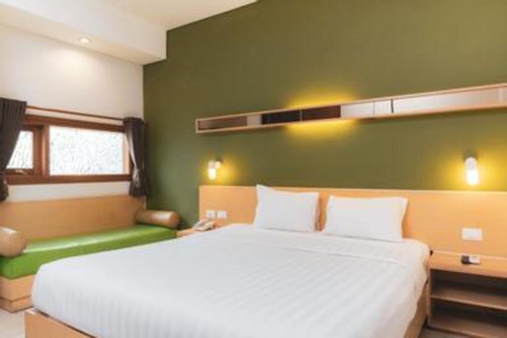Hotel Tibera Taman Cibeunying Bandung Buitenkant foto