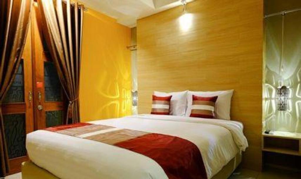 Hotel Tibera Taman Cibeunying Bandung Buitenkant foto