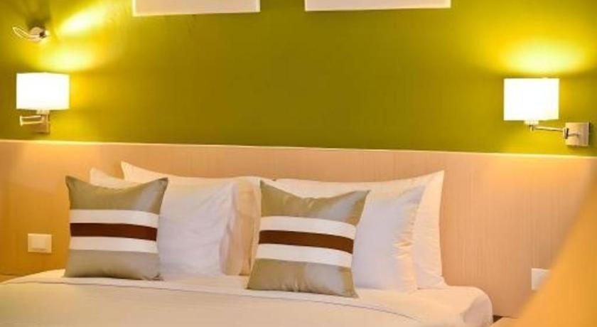 Hotel Tibera Taman Cibeunying Bandung Buitenkant foto