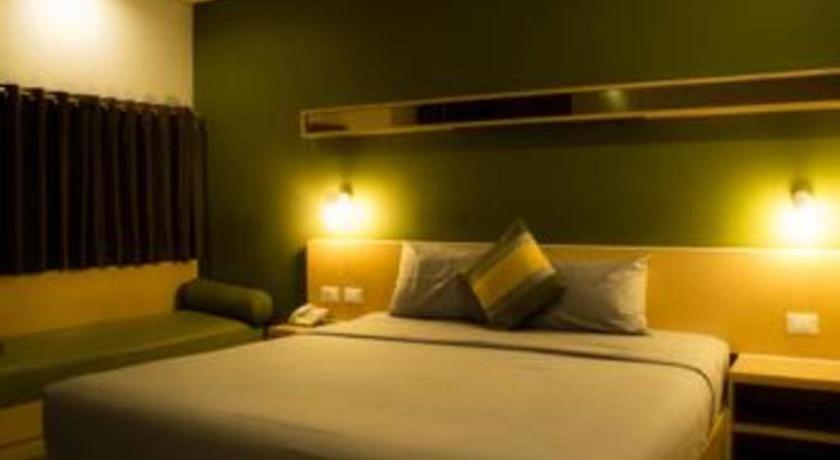 Hotel Tibera Taman Cibeunying Bandung Buitenkant foto