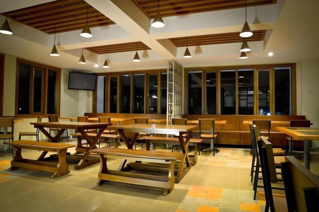 Hotel Tibera Taman Cibeunying Bandung Buitenkant foto