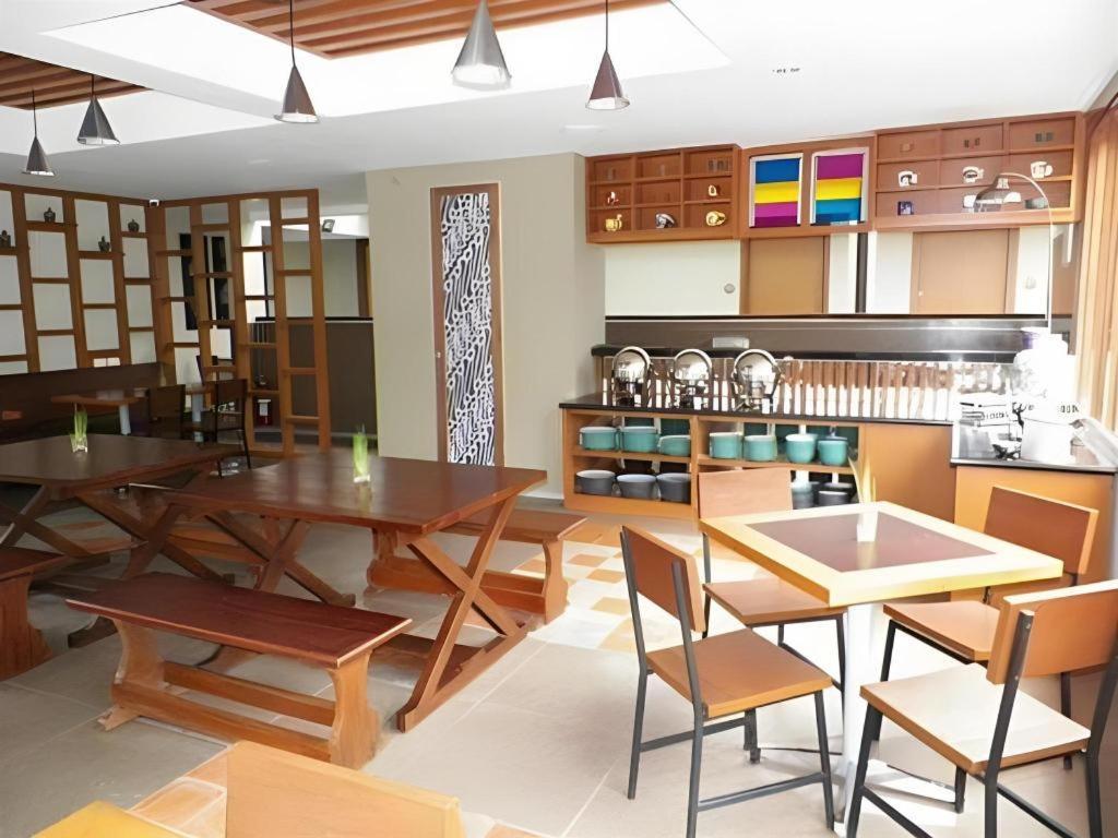 Hotel Tibera Taman Cibeunying Bandung Buitenkant foto
